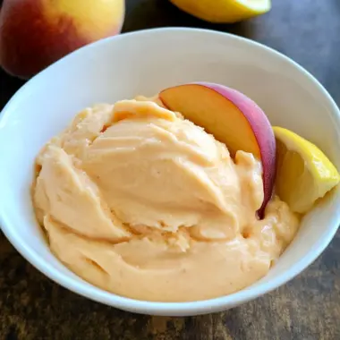 5-Minute Healthy Peach Frozen Yogurt