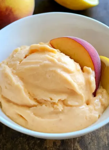 5-Minute Healthy Peach Frozen Yogurt