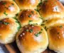 Easy Garlic Butter Dinner Rolls